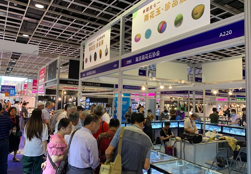 2026年南京百慕国际珠宝展-江苏珠宝展Baimu International Jewelry Exhibition展馆现场,专业观众参观实况