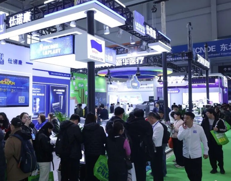 2026年长城·东北(沈阳)国际口腔器材展览会Shenyang Dental Exhibition参展商与海外采购商展台洽谈现场