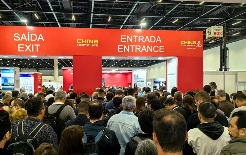 2026年巴西国际纺织展INTEX Brazil参展商与海外采购商展台洽谈现场