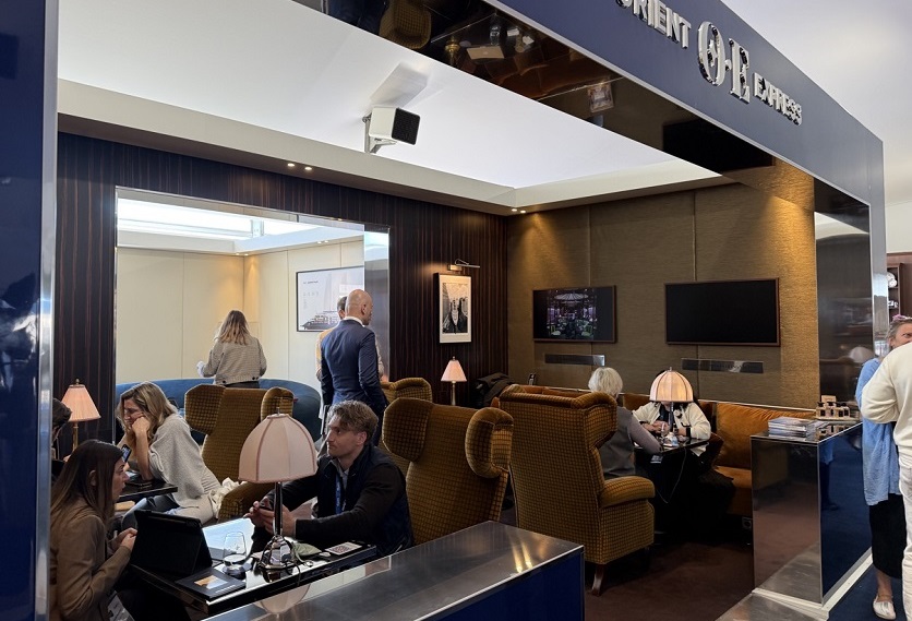 2026年法国戛纳豪华旅游展览会ILTM Cannes参展商与海外采购商展台洽谈现场