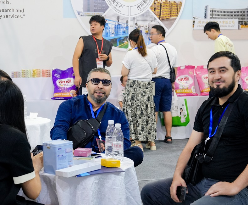 2026年杭州国际日化及卫生用品产业博览会Hangzhou Jiaqing Exhibition展馆现场，专业观众参观实况