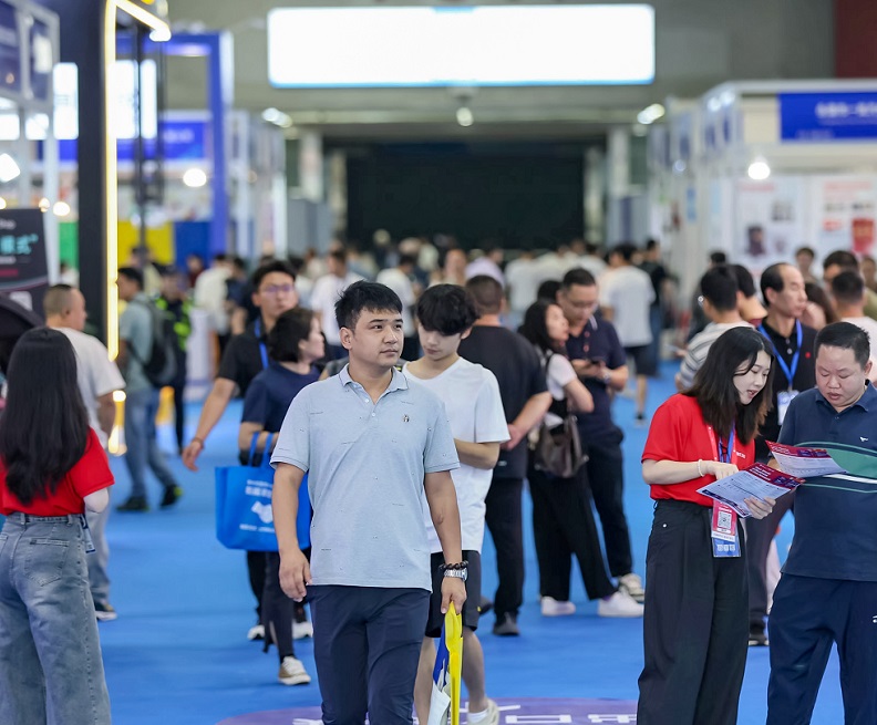 2026年广州国际五金电器博览会暨工业品跨境电商出口展CGHE展馆现场,专业观众参观实况