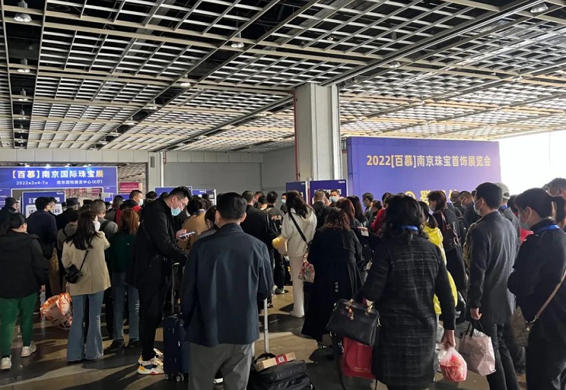 2026年南京百慕国际珠宝展-江苏珠宝展Baimu International Jewelry Exhibition展馆现场,专业观众参观实况