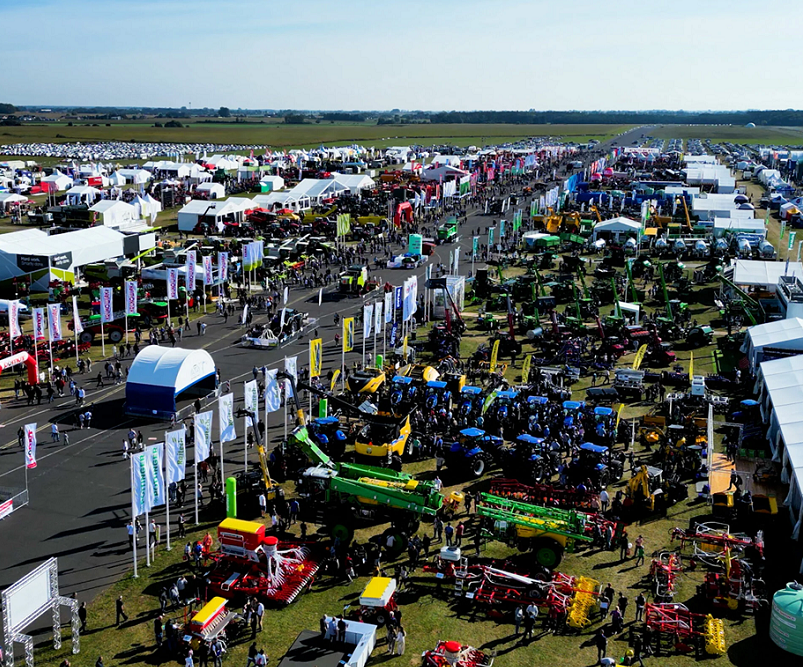 2026年波兰农业机械展览会AGRO SHOW Bednary展馆现场,专业观众参观实况