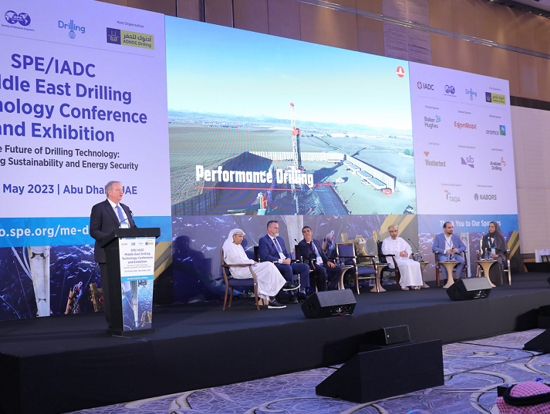 2026年迪拜国际油田化学会议SPESociety of Petroleum Engineers展馆现场,专业观众参观实况