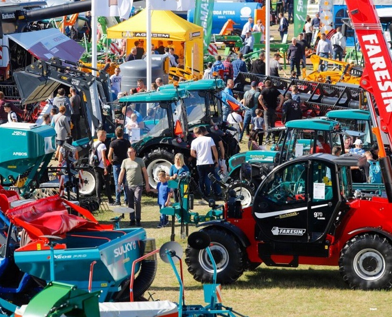 2026年波兰农业机械展览会AGRO SHOW Bednary展馆现场,专业观众参观实况