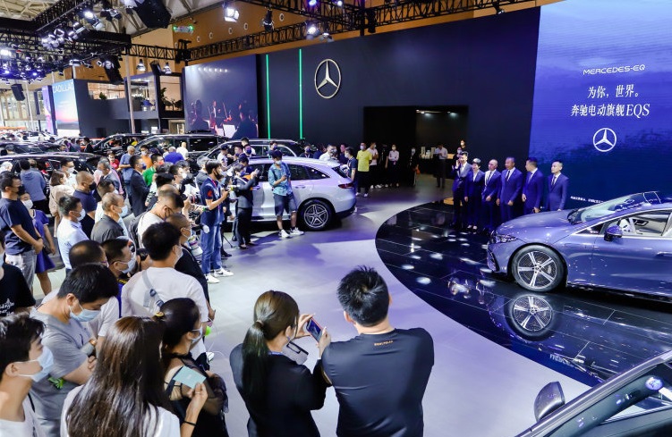 2026年青岛国际车展AUTO QINGDAO展馆现场，专业观众参观实况