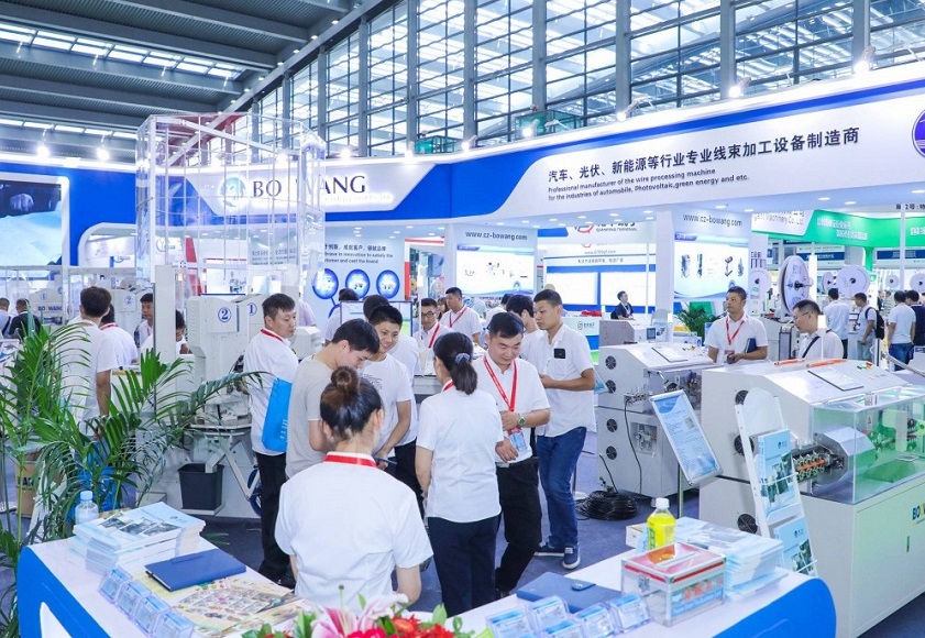 2026年上海国际连接器产业展览会EConnector展馆现场，专业观众参观实况