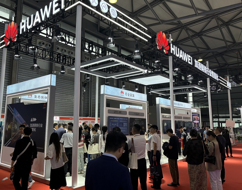 2026年中国(上海)工业炉及热处理装备展览会CIFHTE展馆现场,专业观众参观实况