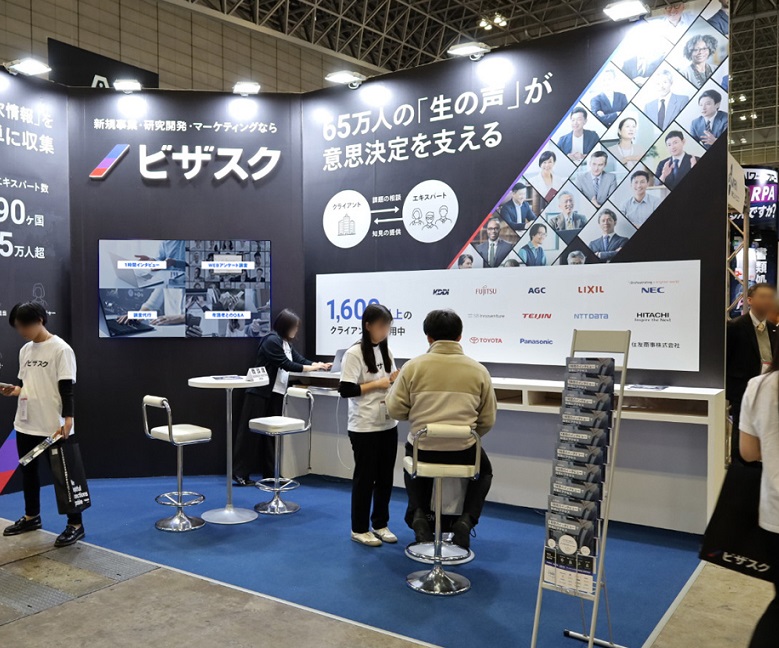 2026年日本国际人形机器人、具身智能展览会NexTech Week参展商与海外采购商展台洽谈现场