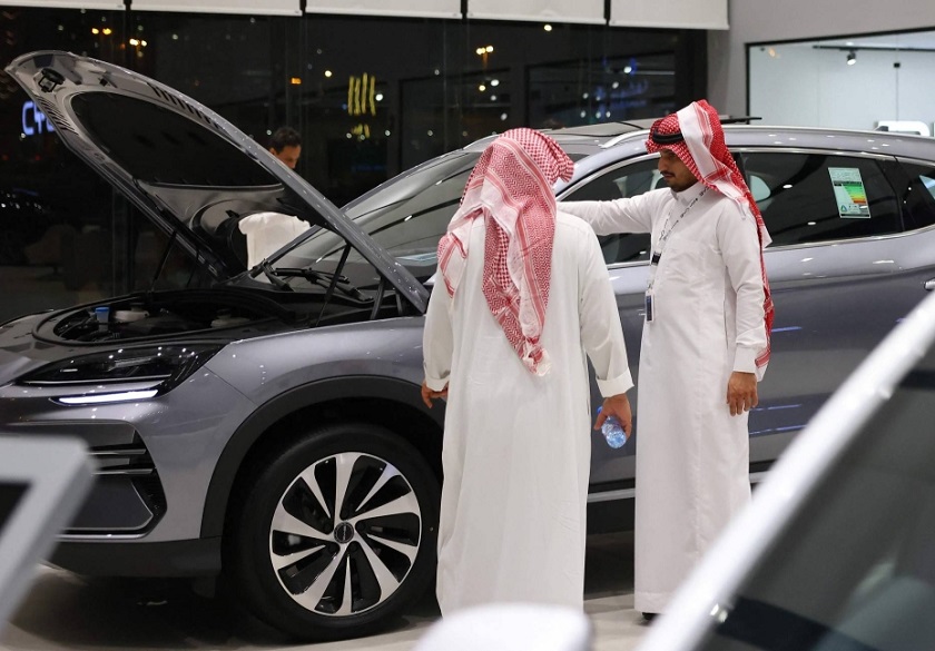 2026年沙特达曼新能源汽车、电动车展览会EVS Saudi展馆现场,专业观众参观实况
