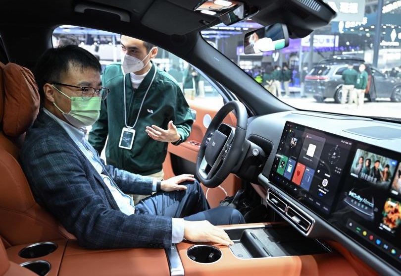 2026年南京国际汽车展览会AUTO NANJING参展商与海外采购商展台洽谈现场
