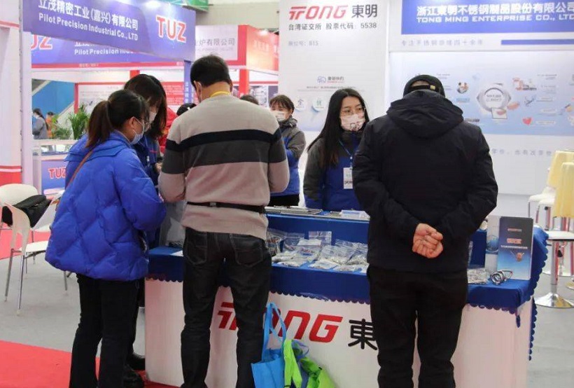 2026年嘉兴紧固件五金机电展-嘉兴紧博会Jiaxing International Import Expo参展商与海外采购商展台洽谈现场