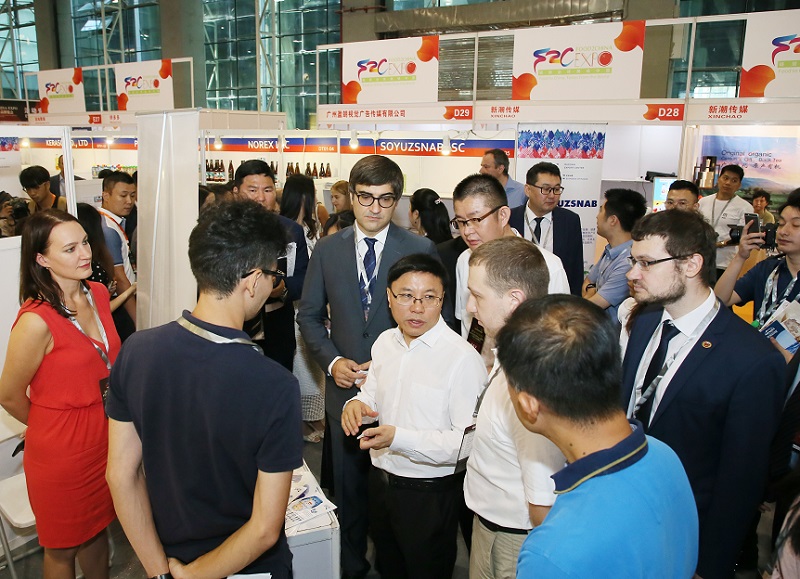 2026年广州国际食品饮料展-中食展Food2China Expo参展商与海外采购商展台洽谈现场