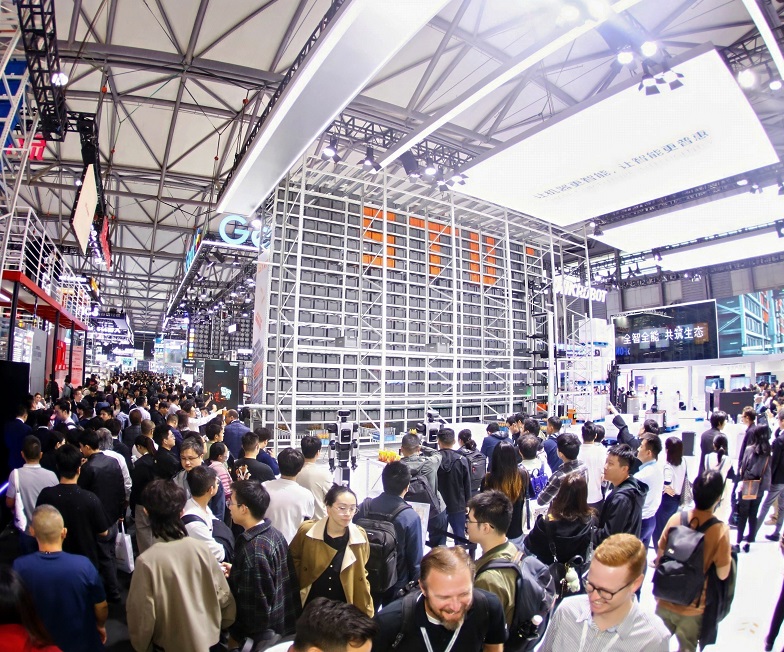 2026年上海CeMAT国际物流技术及运输系统展览会CeMAT ASIA展馆现场,专业观众参观实况