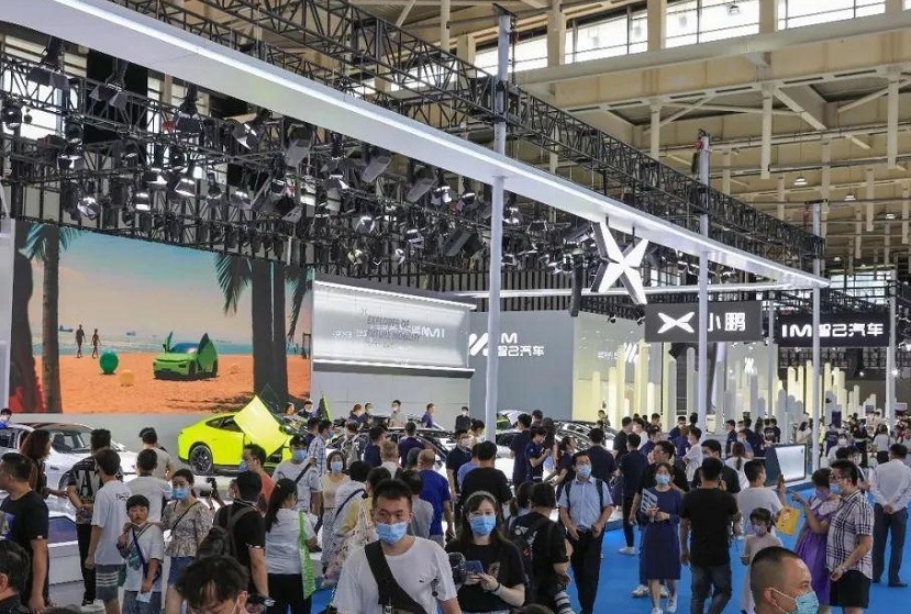 2026年南京国际汽车展览会AUTO NANJING展馆现场,专业观众参观实况
