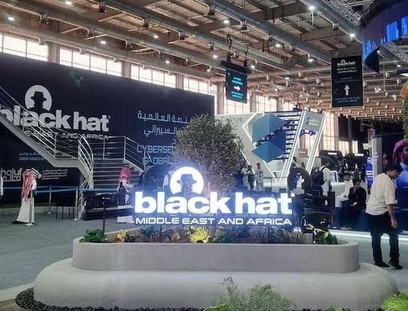 2026年沙特利雅得中东非黑帽大会暨反黑客技术大会Black Hat MEA参展商与海外采购商展台洽谈现场
