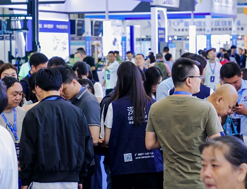 2027年中国机博会暨武汉工博会CWME&WIIF参展商与海外采购商展台洽谈现场