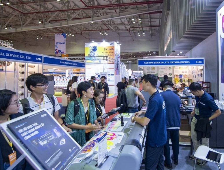 2026年越南国际化工展Chemvina展馆现场，专业观众参观实况