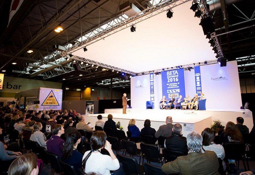 2026年英国国际马术展览会BETA International展馆现场,专业观众参观实况