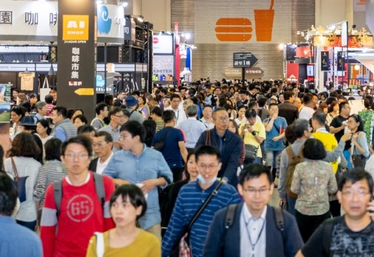 2026年厦门国际咖啡产业展览会XMCF展馆现场，专业观众参观实况
