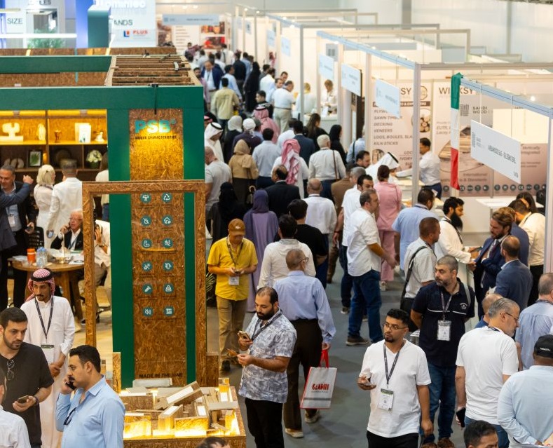 2026年沙特木材及木工机械展览会Saudi Wood Expo参展商与海外采购商展台洽谈现场