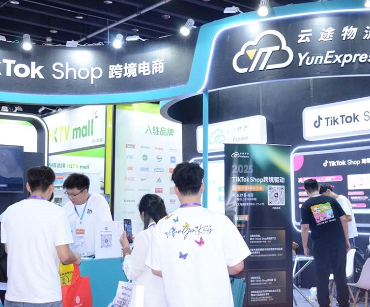 2026年中国(义乌)外贸工厂展览会CFTFF参展商与海外采购商展台洽谈现场