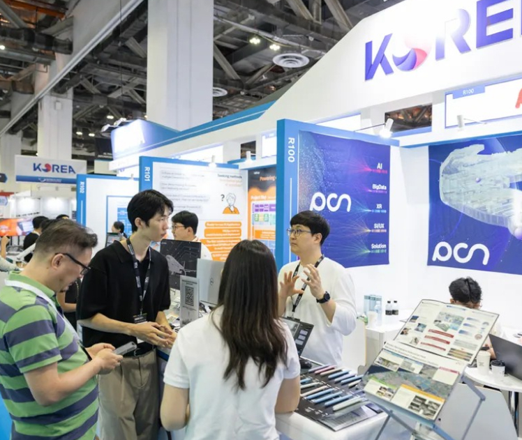 2026年新加坡亚洲科技展Tech Week Singapore展馆现场，专业观众参观实况
