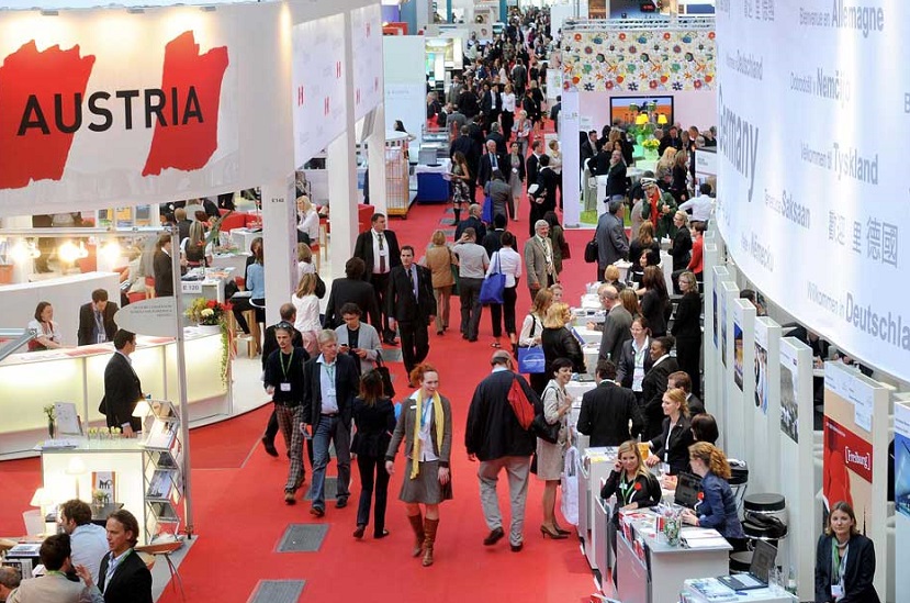 2026年美国世界旅游博览会WORLD OF TRAVEL EXPO参展商与海外采购商展台洽谈现场