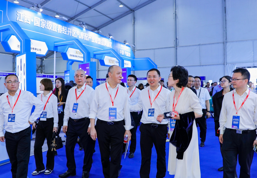 2026年中国（温州）国际汽摩配博览会CAMPI参展商与海外采购商展台洽谈现场