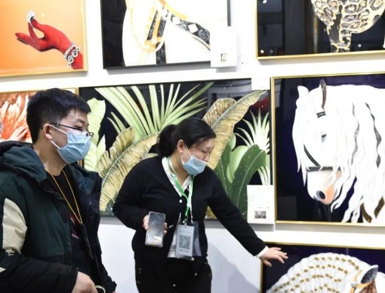 2026年中国（义乌）框业与装饰画展览会CAFEXPO展馆现场，专业观众参观实况