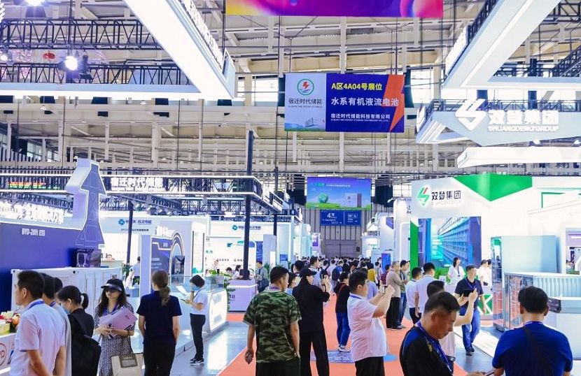 2026年中国（江苏）国际储能大会暨智慧储能技术展CESC展馆现场，专业观众参观实况