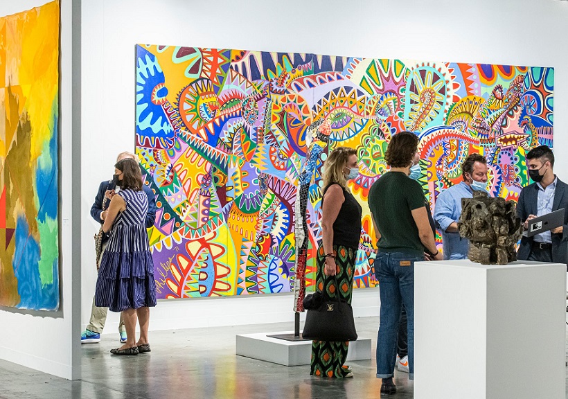 2026年美国迈阿密艺术博览会SPECTRUM & RED DOT MIAMI展会现场产品演示与行业交流活动