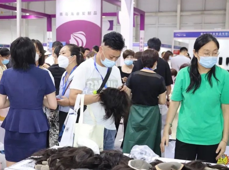 2026年杭州国际时尚发制品博览会-杭州发博会CHPE参展商与海外采购商展台洽谈现场