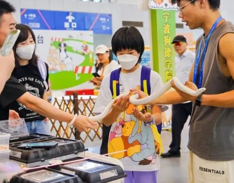 2026年长沙世界宠物博览会GWPF展馆现场,专业观众参观实况
