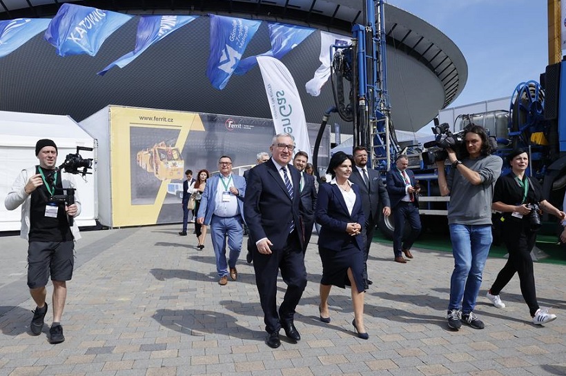 2026年波兰工程机械、矿业展览会EXPO KATOWICE展馆现场，专业观众参观实况
