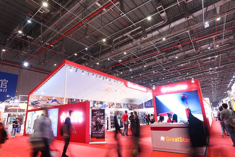 2026年上海国际建筑五金、紧固件展览会CIBHS展馆现场，专业观众参观实况