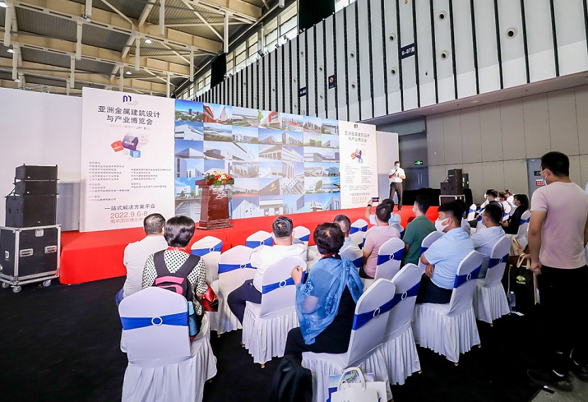 2026年上海洁净技术与设备展览会SCTE展馆现场，专业观众参观实况