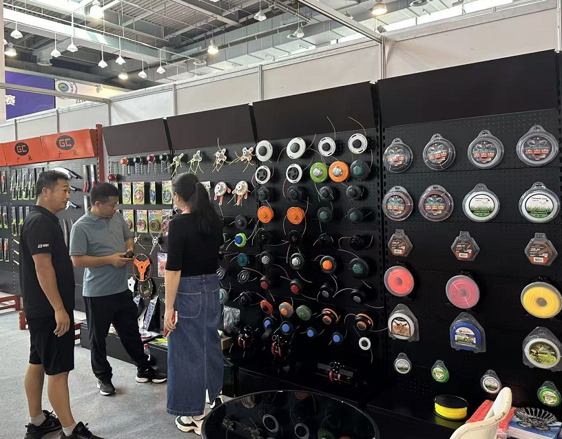 2026年永康五金展-中国五金博览会CHINA HARDWARE FAIR参展商与海外采购商展台洽谈现场