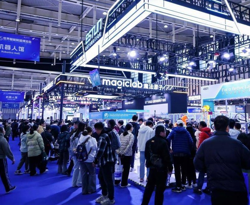 2026年南京世界智能制造博览会WIMC参展商与海外采购商展台洽谈现场