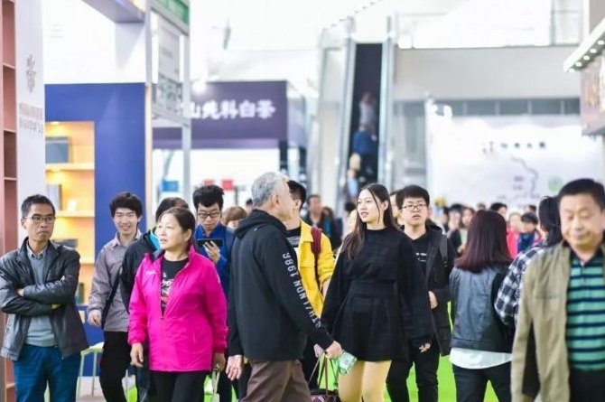 2026年南宁国际茶产业展-南宁茶博会TEAEXPO参展商与海外采购商展台洽谈现场