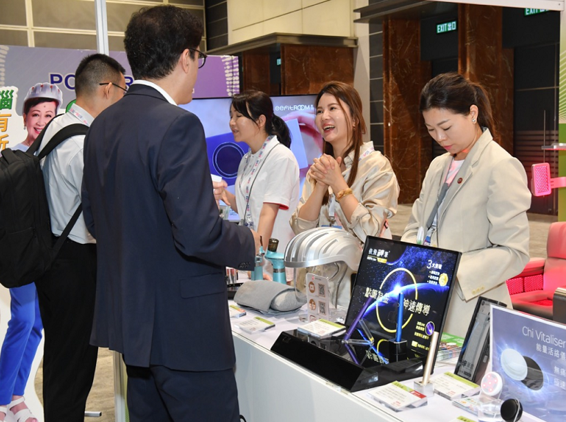 2026年香港国际生物科技论坛暨展览会BIOHK展馆现场，专业观众参观实况