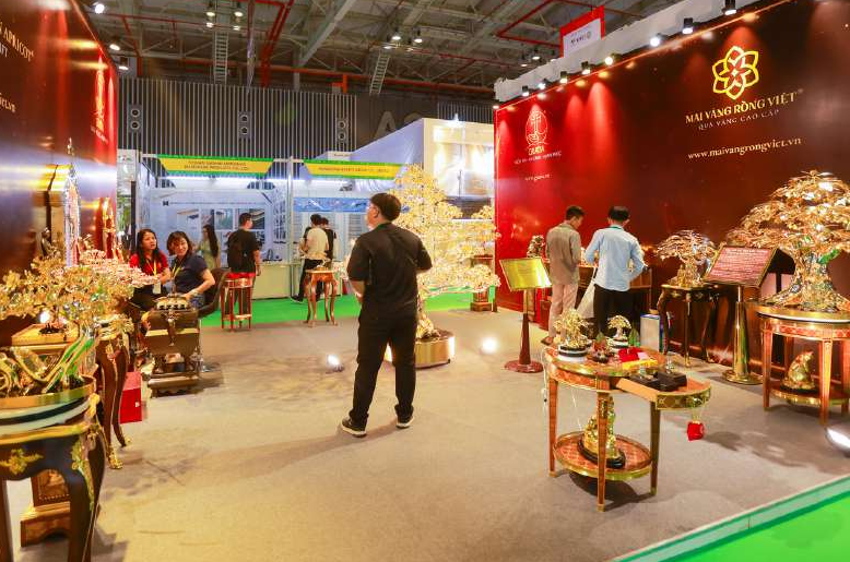 2026年越南（东盟）国际木工家具及家居用品博览会VIFA ASEAN展馆现场，专业观众参观实况