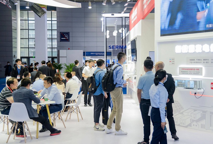 2026年EESA上海储能峰会EESA参展商与海外采购商展台洽谈现场