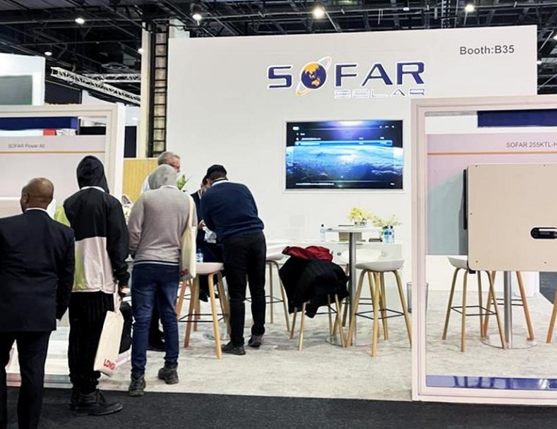 2026年意大利都灵太阳能技术应用展览会Solar Solutions Torino参展商与海外采购商展台洽谈现场
