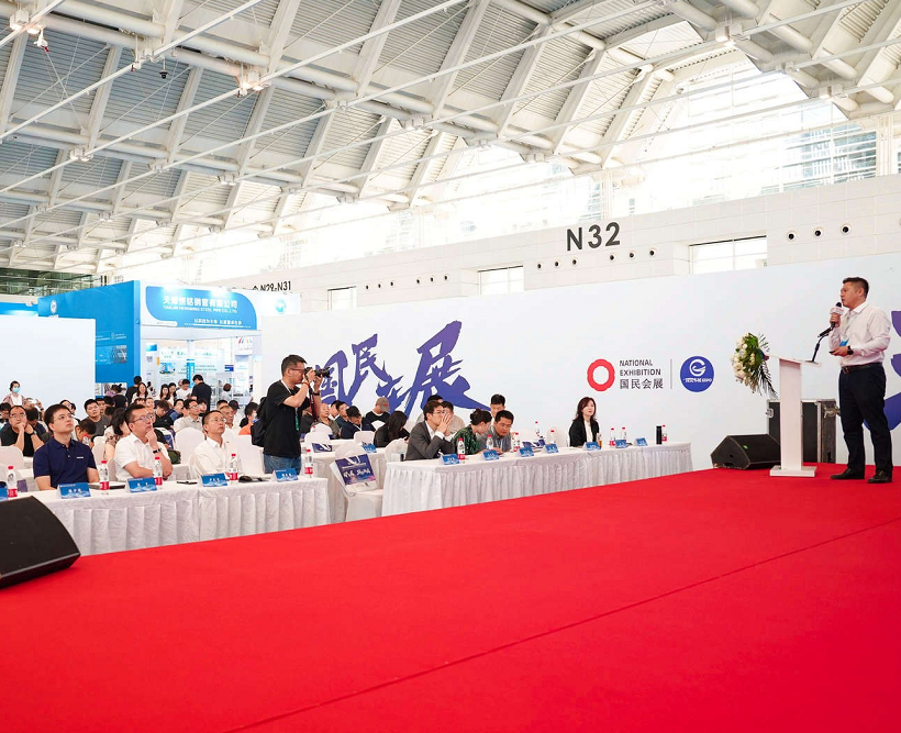 2026年天津国民新能源及智能网联汽车供应链展览会Tianjin Auto Show展馆现场，专业观众参观实况