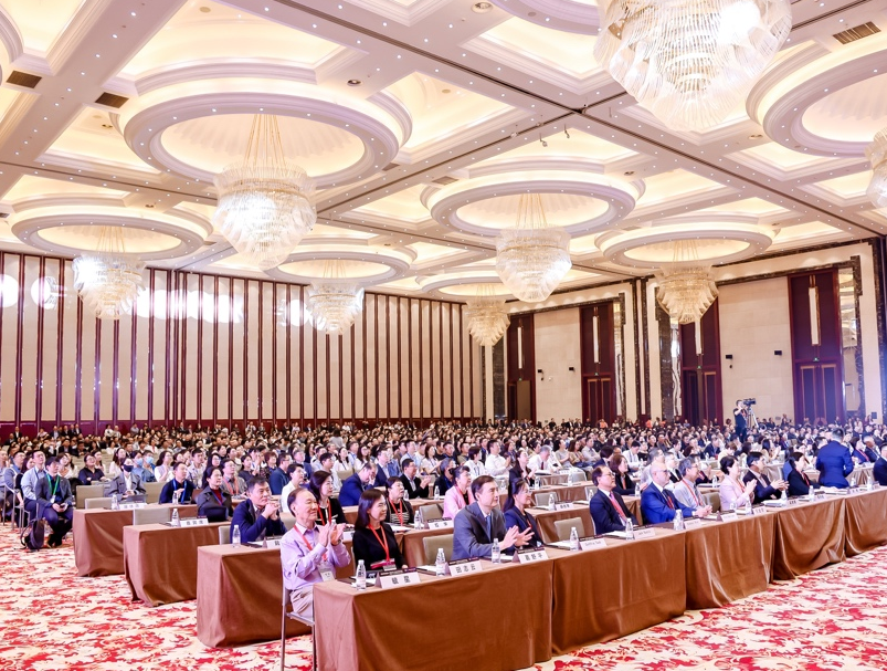 2026年中华医学会第十九次生殖医学学术会议CSRM参展商与海外采购商展台洽谈现场
