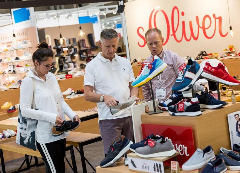 2026年英国伯明翰秋季男女鞋、箱包及服装配饰展UK Moda Footwear展馆内部展台环境实拍