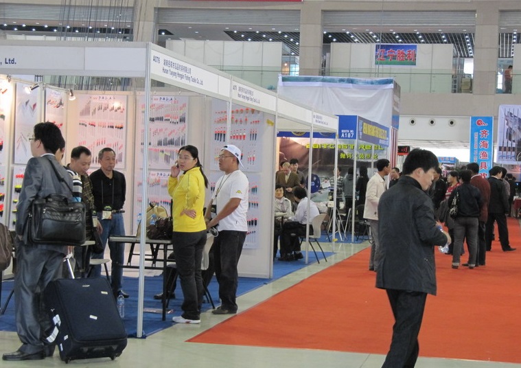 2027年威海钓鱼用品、钓具、渔具展览会CGC SHOW展馆现场,专业观众参观实况