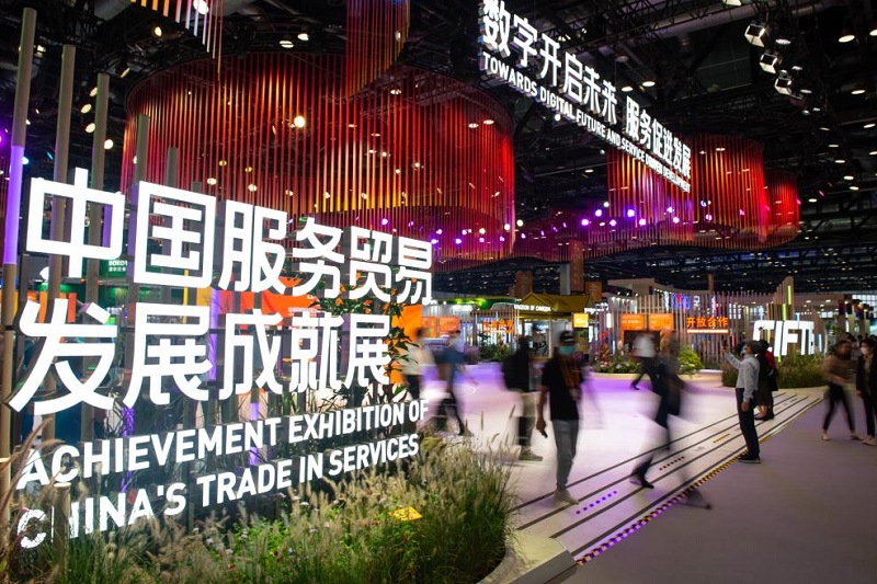 2026年服贸会-中国国际服务贸易交易会CIFTIS参展商与海外采购商展台洽谈现场